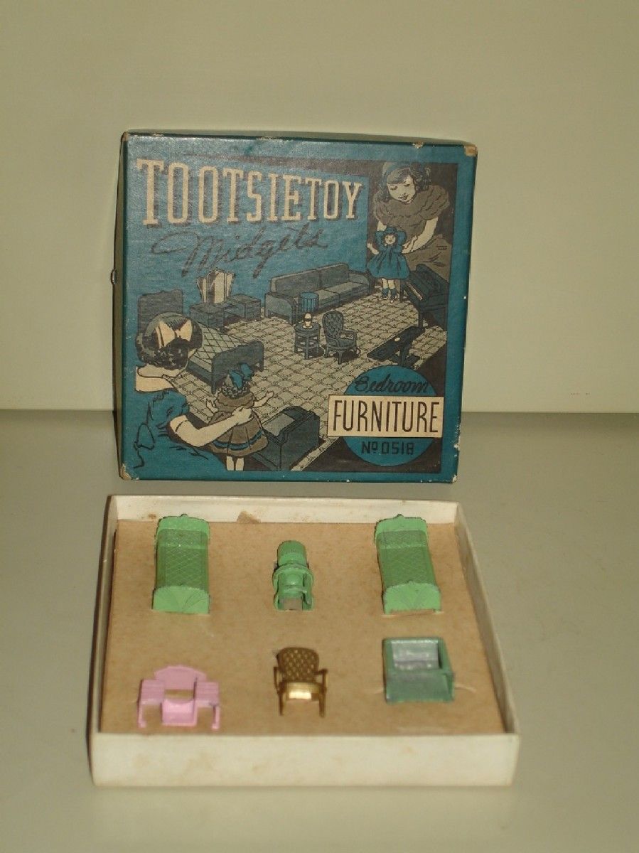 TootsieToy Midgets Bedroom set